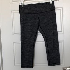 Grey scale Capri leggings